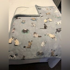 Cuddl Duds Gray and White Cat Print Sherpa Blanket